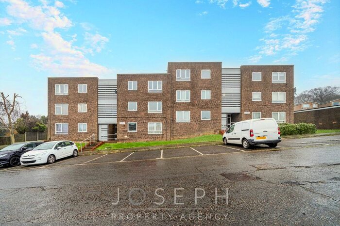3 Bedroom Flat To Rent In Hale Close, Ipswich, IP2