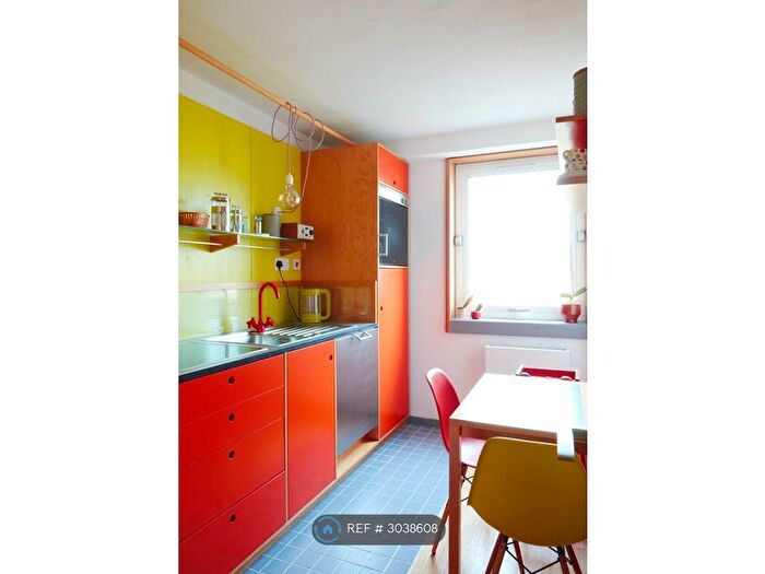 2 Bedroom Flat To Rent In Puteaux House, London, E2