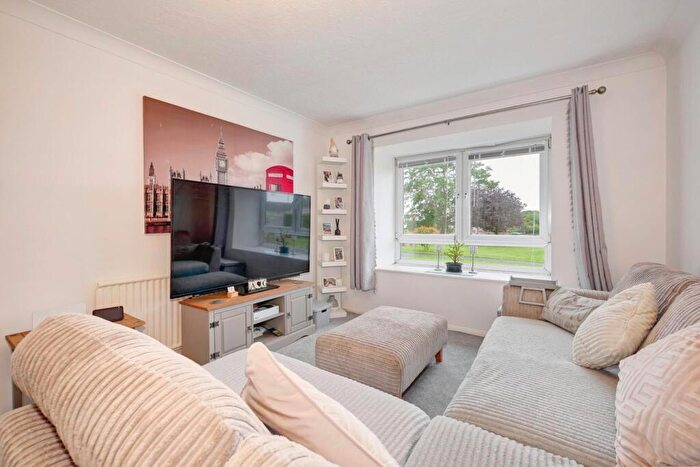 2 Bedroom Flat For Sale In Summerfields Avenue, Hailsham, BN27
