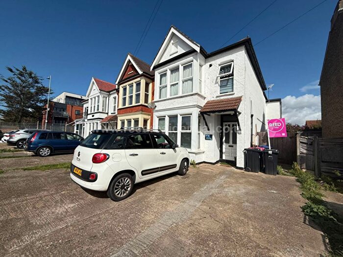 1 Bedroom Flat To Rent In Ambleside Drive, Southend On Sea, SS1