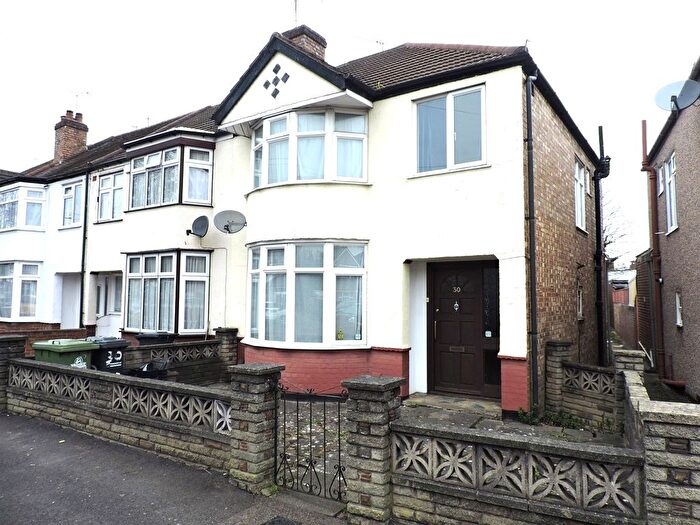 3 Bedroom End Of Terrace House To Rent In Abbey Road, Waltham Cross, EN8