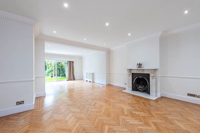 4 Bedroom Property To Rent In Farm Avenue, Hocroft Estate, London, NW2