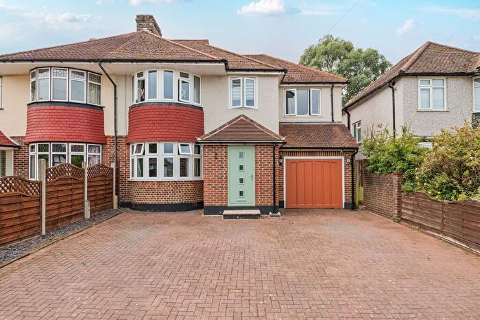 4 Bedroom Semi-Detached House For Sale In Limpsfield Road, South Croydon, CR2