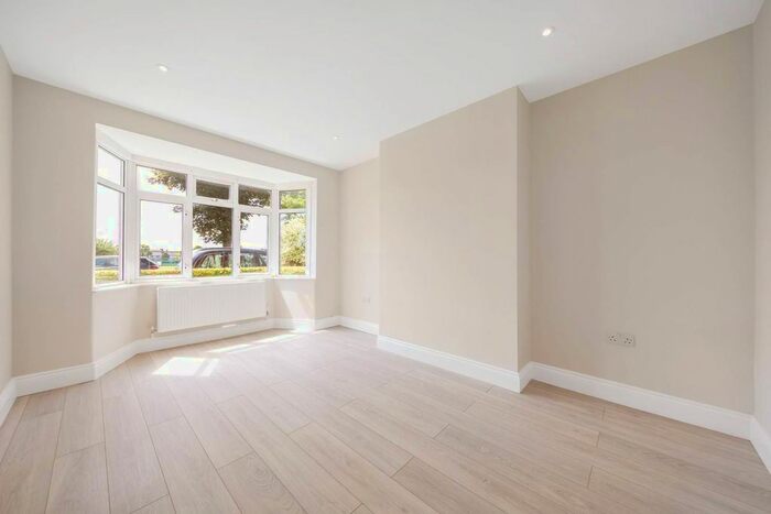 3 Bedroom Terraced House To Rent In Fieldview, Earlsfield, London, SW18