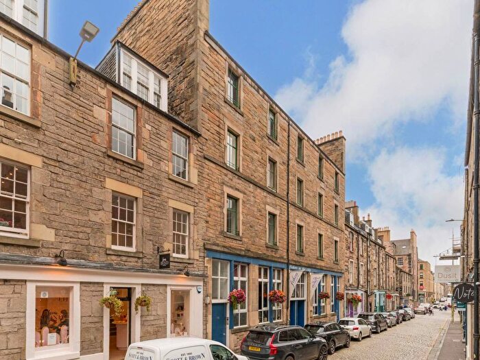 3 Bedroom Flat To Rent In Thistle Street, City Centre, Edinburgh, EH2