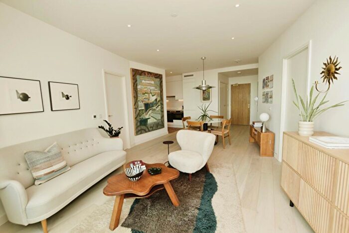 2 Bedroom Flat For Sale In Shoreline Crescent, Folkestone, Kent, CT20