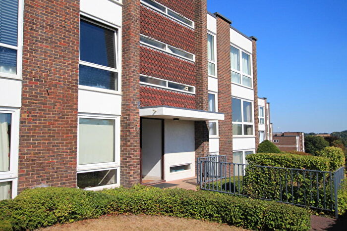 2 Bedroom Apartment For Sale In Shooters Hill, Pangbourne, Reading, Berkshire, RG8