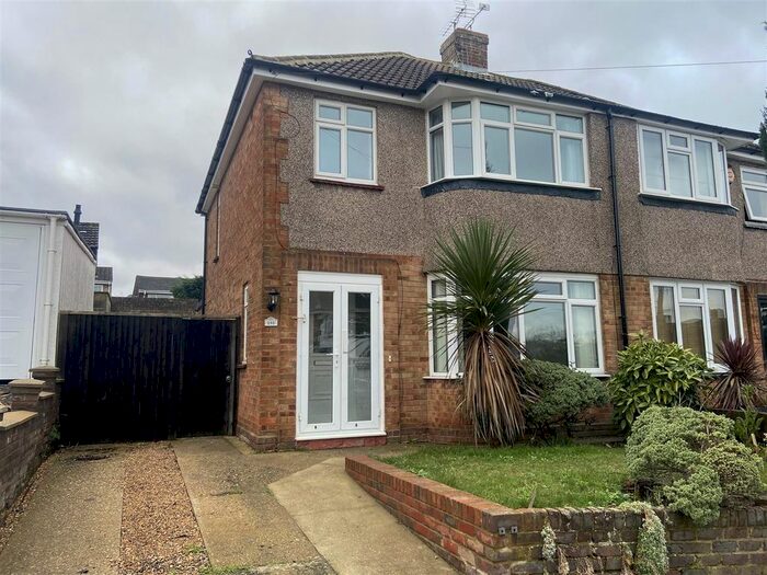 3 Bedroom Semi-Detached House To Rent In Allington Drive, Strood, Rochester, ME2