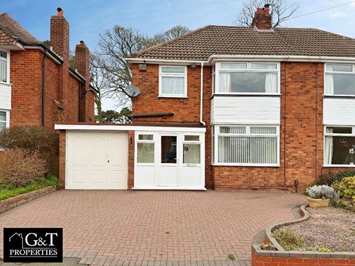 3 Bedroom Semi Detached House For Sale In Ridge Road, Kingswinford, DY6