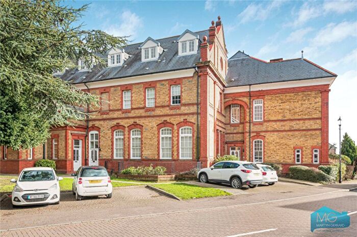 2 Bedroom Apartment For Sale In Newsholme Drive, London, N21