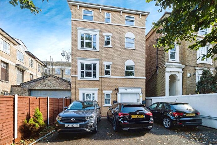 2 Bedroom Flat For Sale In New Wanstead, London, E11