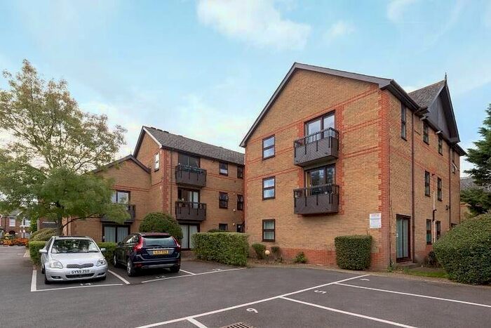 1 Bedroom Flat To Rent In Queens Road, London, SW19