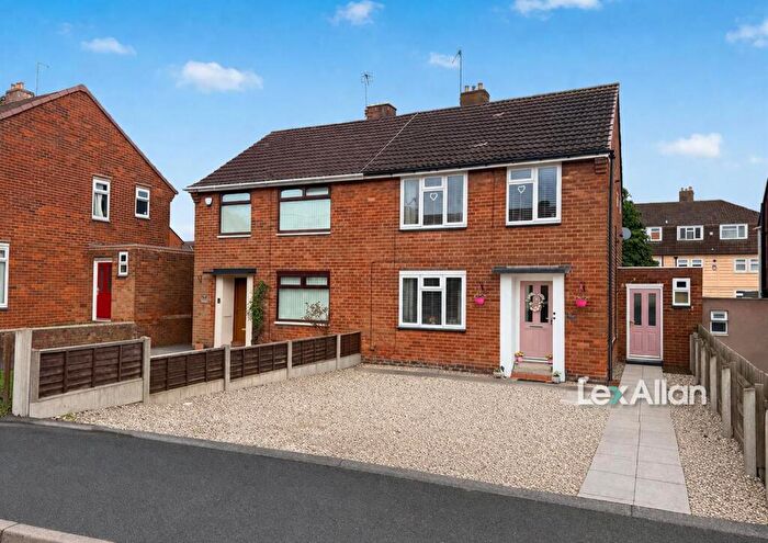 3 Bedroom Semi-Detached House For Sale In Ridgeway Road, Stourbridge, DY8