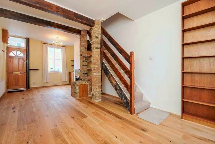 2 Bedroom Cottage To Rent In Albert Road, Richmond, TW10