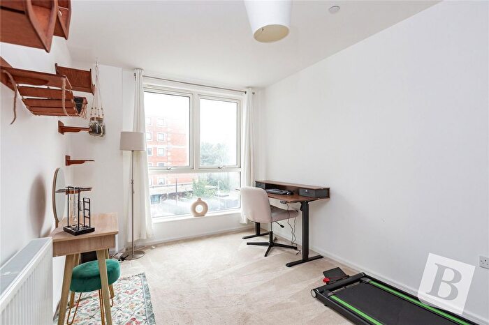 2 Bedroom Flat For Sale In Braithwaite House, Walthamstow, E17