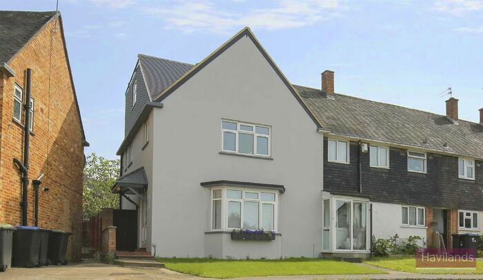 5 Bedroom Semi-Detached House To Rent In Worlds End Lane, Enfield, EN2