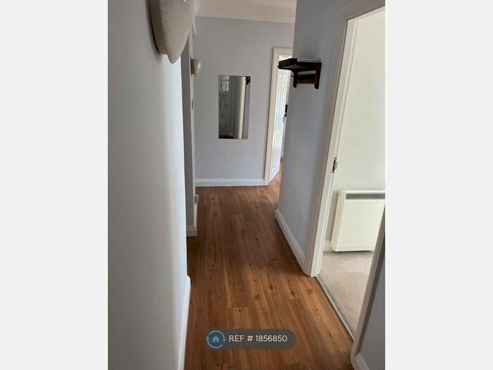 2 Bedroom Flat To Rent In Grosvenor Court, Guildford, GU4