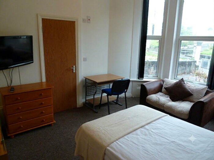 Studio To Rent In Whitefield Tce, Flat, PL4