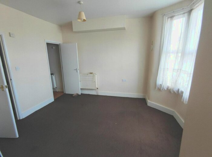 Studio To Rent In Forest Road, London E17