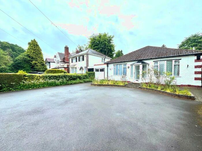 2 Bedroom Bungalow To Rent In Warwick Road, Solihull, West Midlands, B91