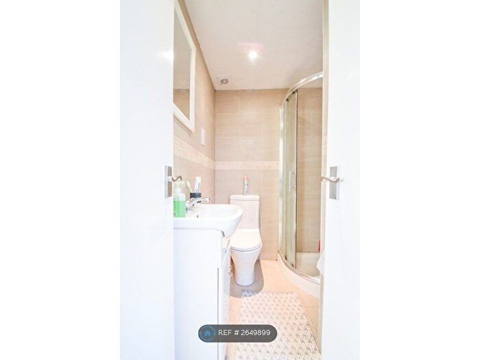 1 Bedroom Flat To Rent In Edith Road, London, W14