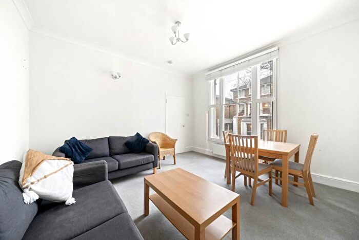 3 Bedroom Maisonette To Rent In Upper Holloway, Islington, N19