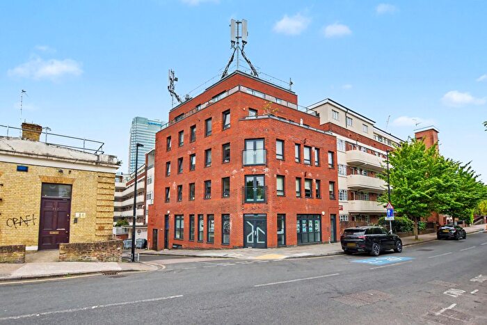 1 Bedroom Flat For Sale In Poplar High Street, London, E14