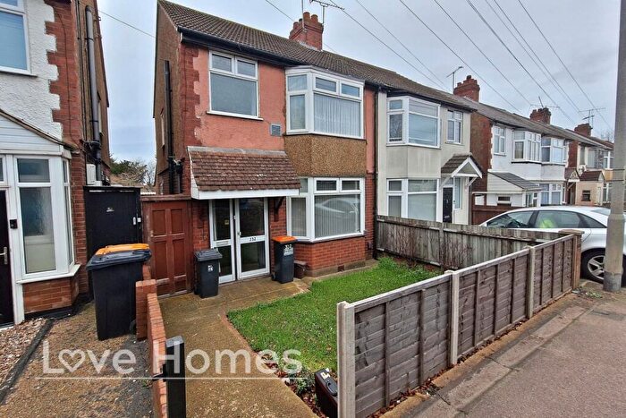 3 Bedroom Semi-Detached House For Sale In Luton Road, Dunstable, LU5
