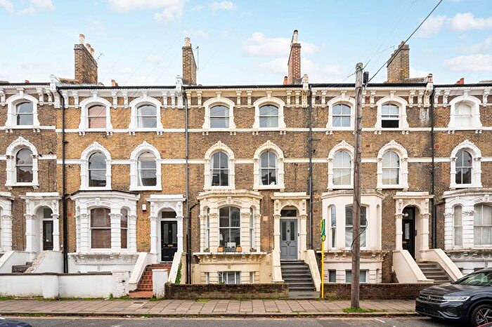 4 Bedroom Maisonette To Rent In Ferndale Road, Clapham North, London, SW4