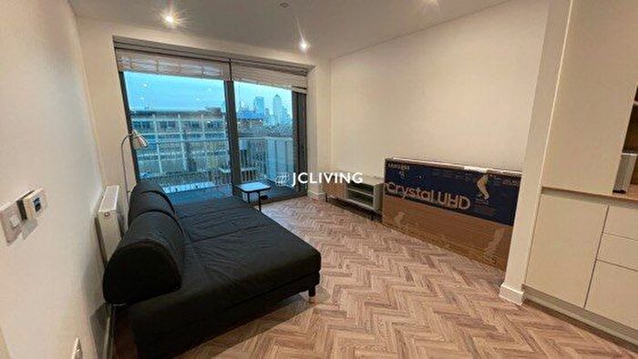 1 Bedroom Flat To Rent In River Apartments, Three Waters, E3