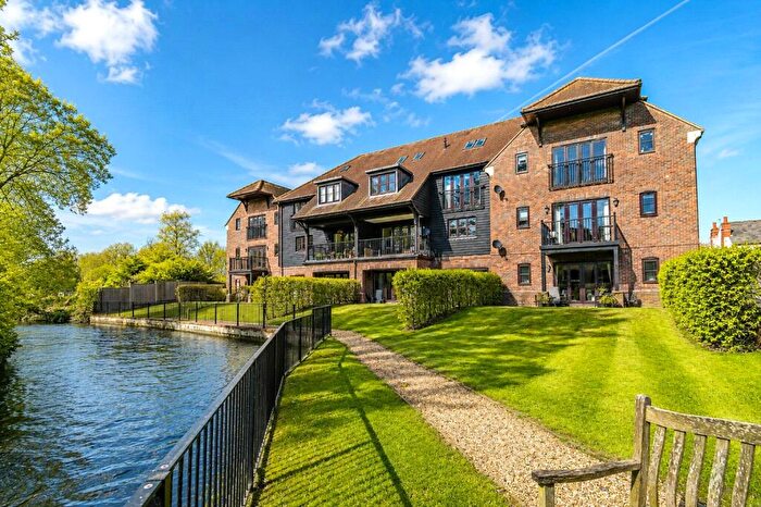 2 Bedroom Apartment For Sale In Bewicks Reach, Newbury, Berkshire, RG14