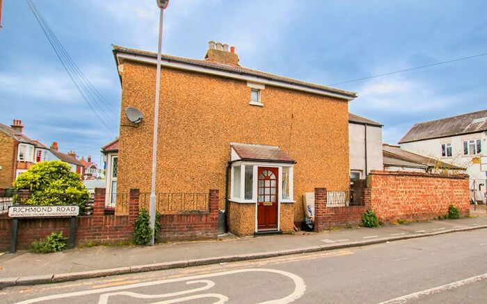 3 Bedroom Semi-Detached House To Rent In Richmond Road, Croydon, CR0