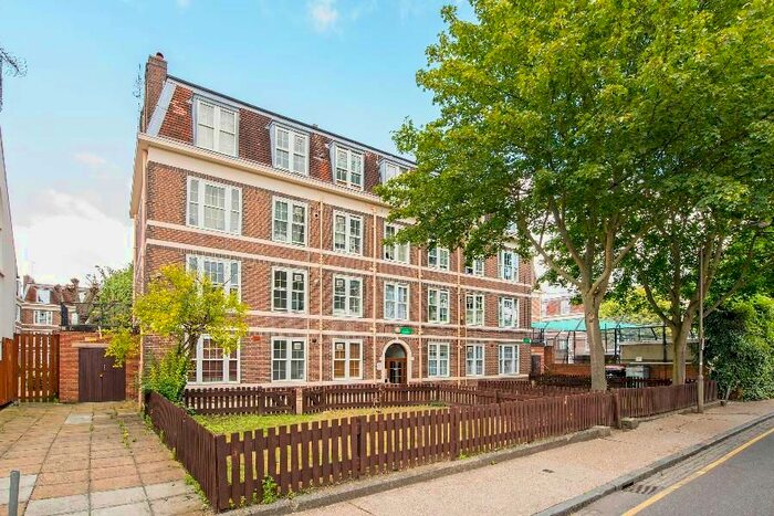 2 Bedroom Flat To Rent In Biggs Row, London, SW15