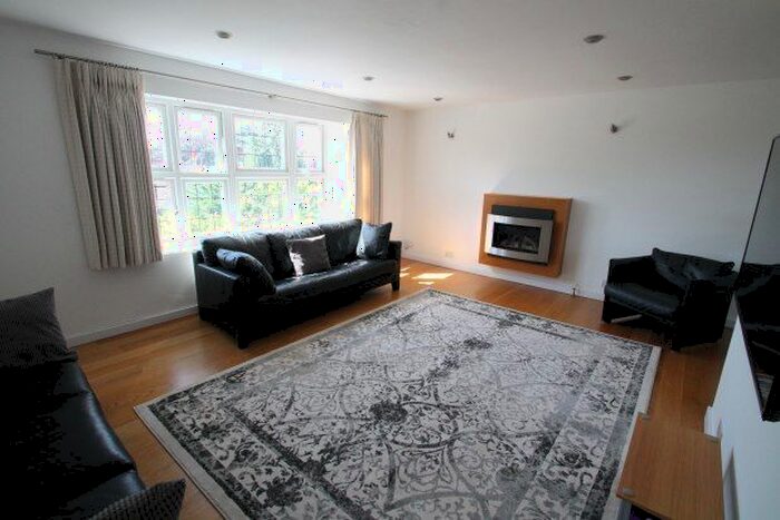 2 Bedroom Flat To Rent In Widmore Road, Bromley, BR1