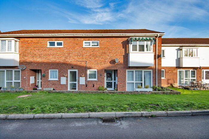 2 Bedroom Flat For Sale In Cavendish Square, Bramblefield Estate, Longfield, DA3