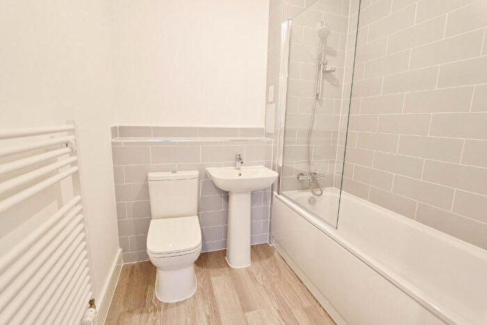 1 Bedroom Apartment To Rent In Windstar Drive, Essex, RM15