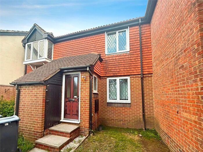 2 Bedroom Flat To Rent In Midas Close, Waterlooville, Hampshire, PO7