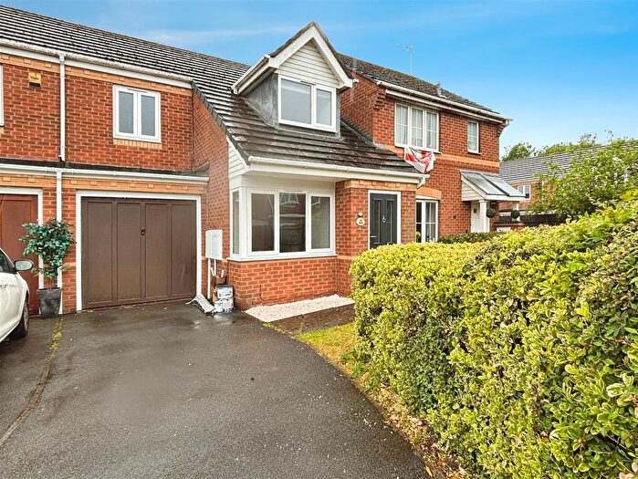 3 Bedroom Town House To Rent In Hampton Close, Coalville, LE67