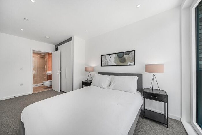 2 Bedroom Apartment To Rent In Cendal Crescent London, E1