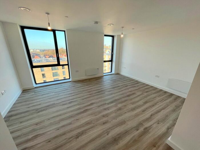 Studio To Rent In Kimpton Road, Luton LU2