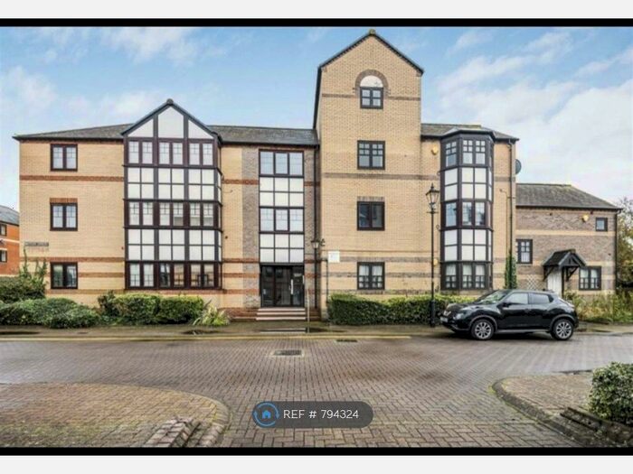 2 Bedroom Flat To Rent In Waterside Gardens, Reading, RG1