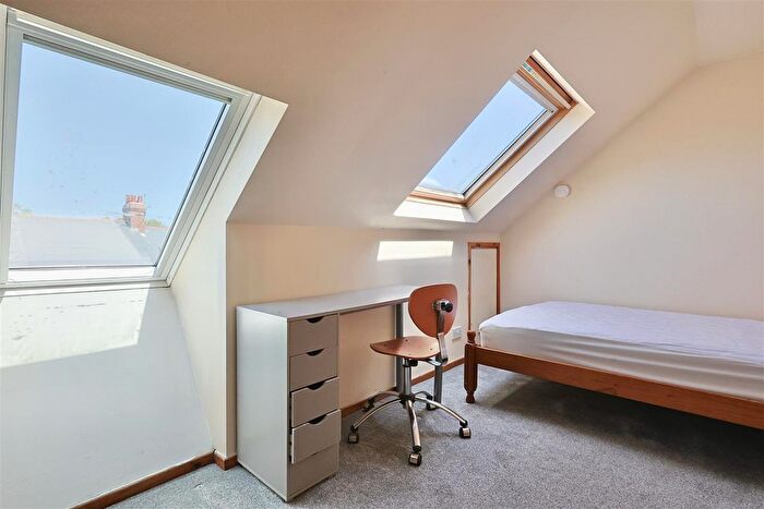 4 Bedroom Maisonette To Rent In Tavistock Road, Jesmond, Newcastle Upon Tyne, NE2