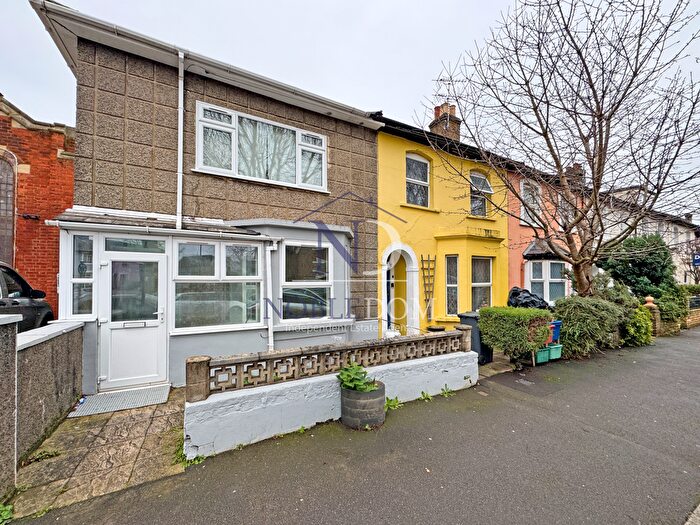 4 Bedroom End Of Terrace House To Rent In Clifton Road, Isleworth, TW7