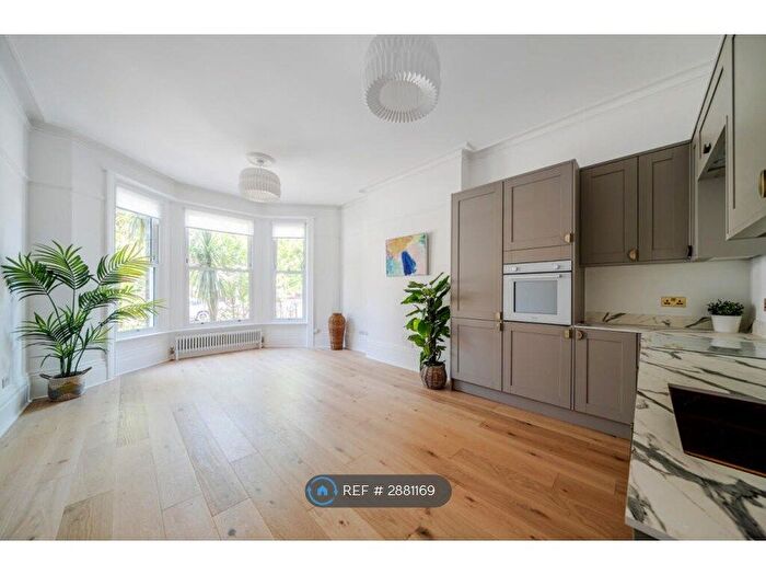 2 Bedroom Flat To Rent In Denmark Villas, Hove, BN3