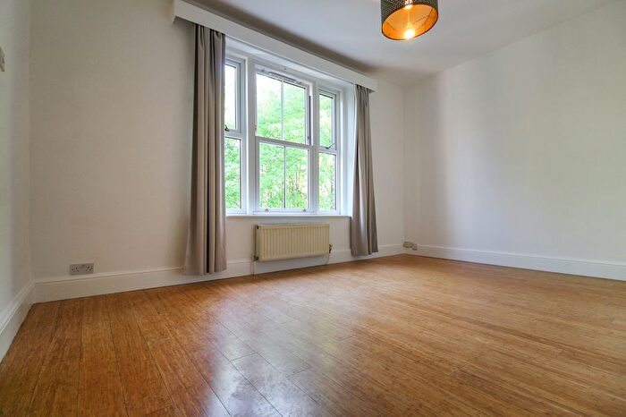 2 Bedroom Flat To Rent In Darlaston Road, Wimbledon, SW19