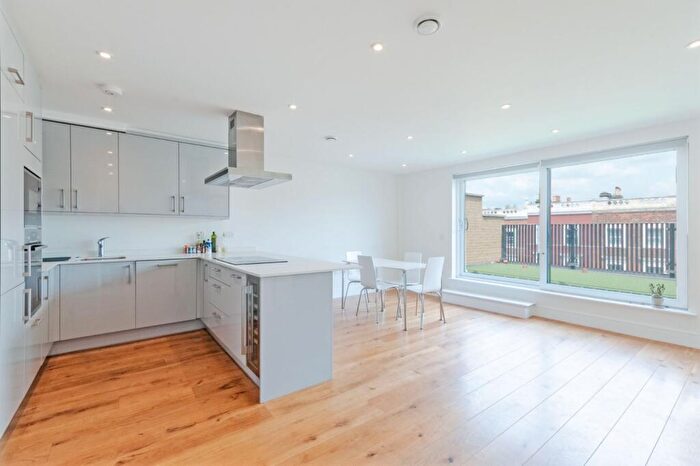 3 Bedroom Flat To Rent In Kilburn High Road, Kilburn, NW6