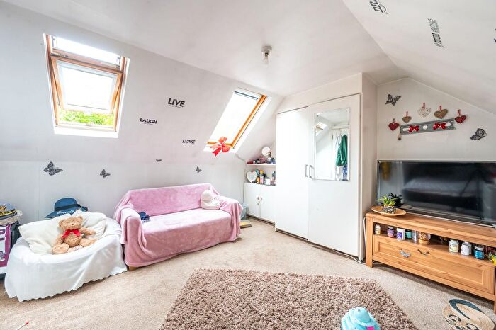 3 Bedroom Maisonette For Sale In Braemar Avenue, Neasden, London, NW10