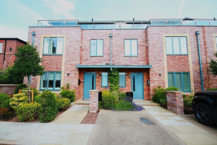 4 Bedroom Terraced House To Rent In South Courtyard Alderley Park, SK10