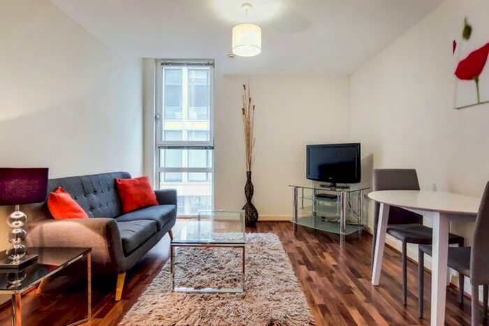 1 Bedroom Flat To Rent In Lamb's Passage, Old Street, London, EC1Y