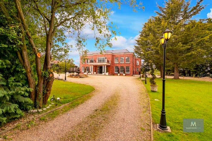 6 Bedroom Detached House To Rent In Nupers Hatch, Stapleford Abbotts, Romford, RM4